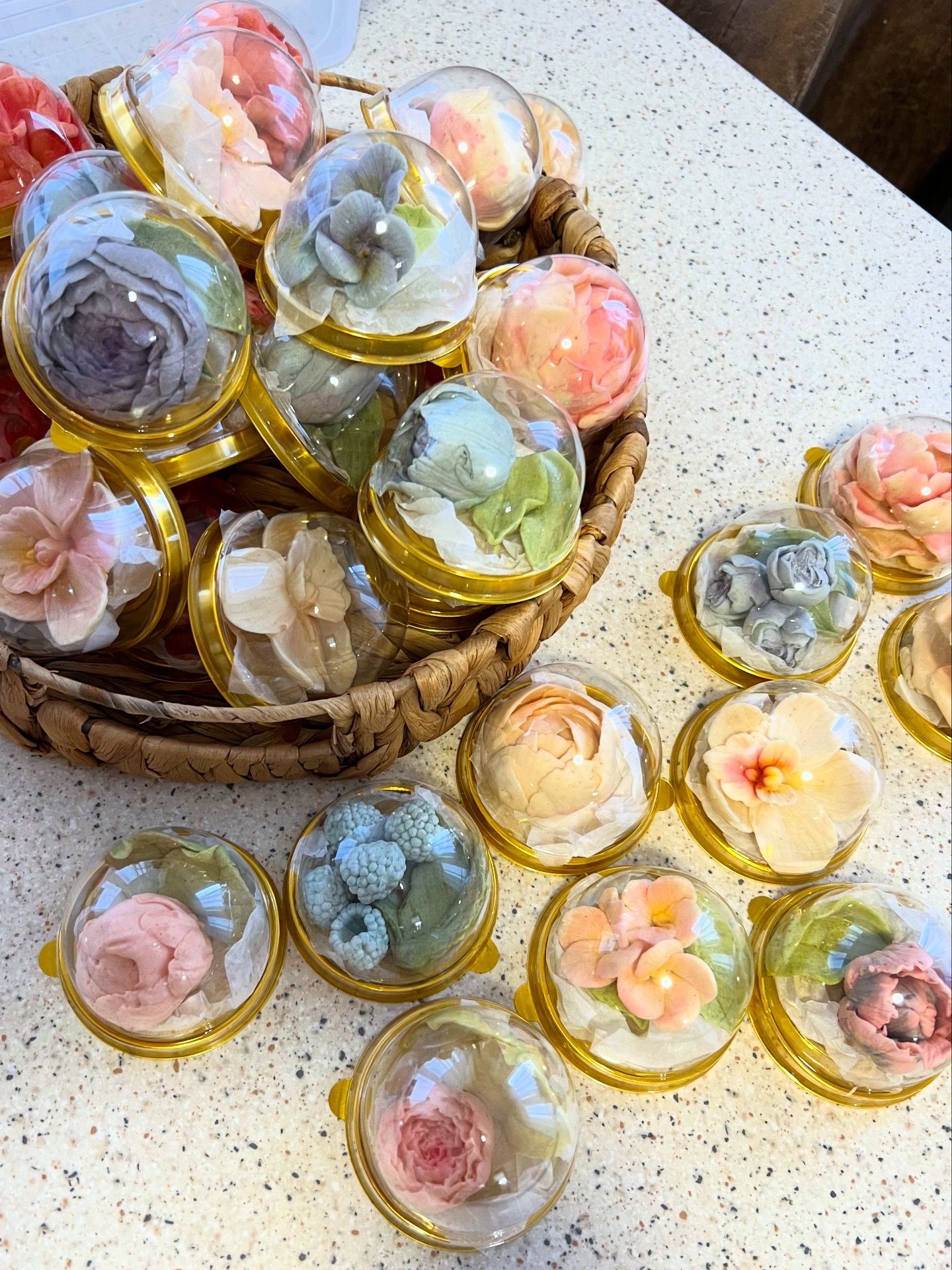 Sweet Mellow Basket coș cadou cu mini bezele